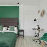 Etna By Renters 아파트 코워브제크